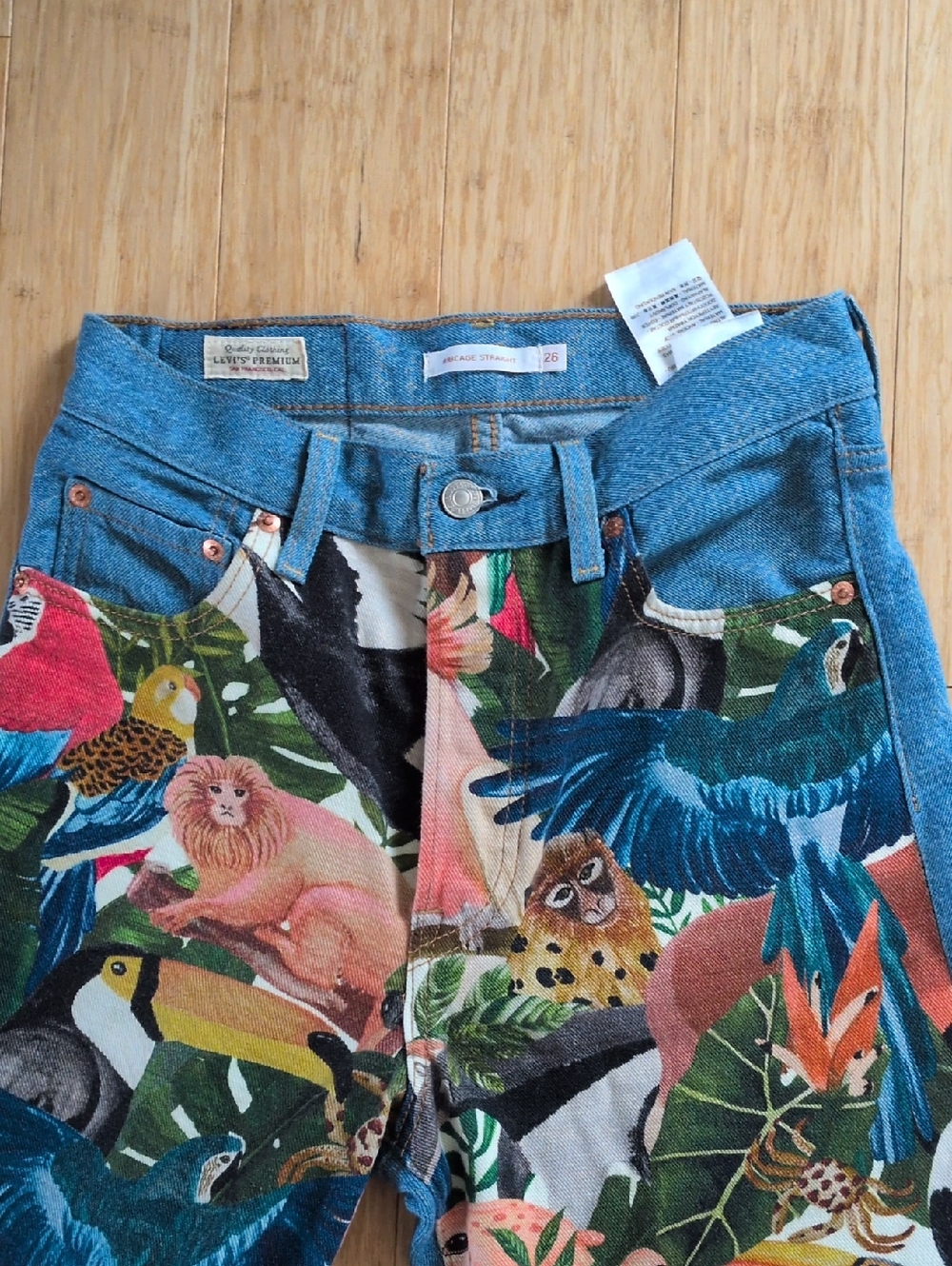✨ Levi's X Farm Rio Canopy Collage Ribcage Straight Denim Jeans Size 26 - Picture 8 of 10